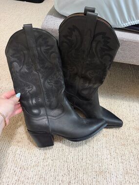 Black Western Leather Cowboy Boots - Women's Stylish Westernwear